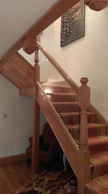 A photograph of an Applewood Joinery Ltd Glass staircase.