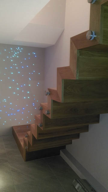 A photograph of an Applewood Joinery Ltd Glass staircase.