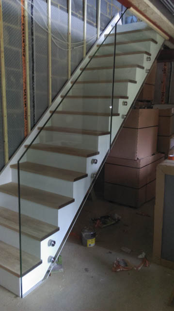 A photograph of an Applewood Joinery Ltd Glass staircase.