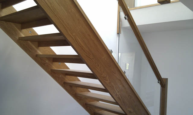 A photograph of an Applewood Joinery Ltd open riser staircase.