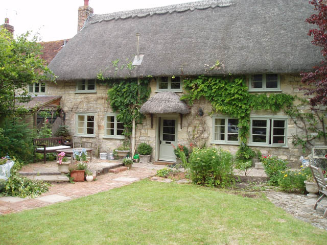 A photograph of an Applewood Joinery Ltd casement window.