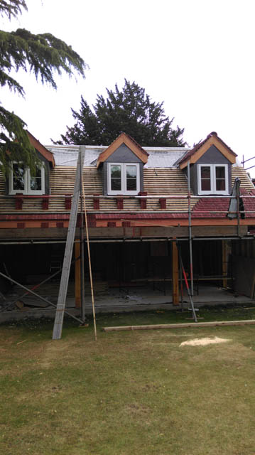 A photograph of an Applewood Joinery Ltd traditional vertical sliding sash window.