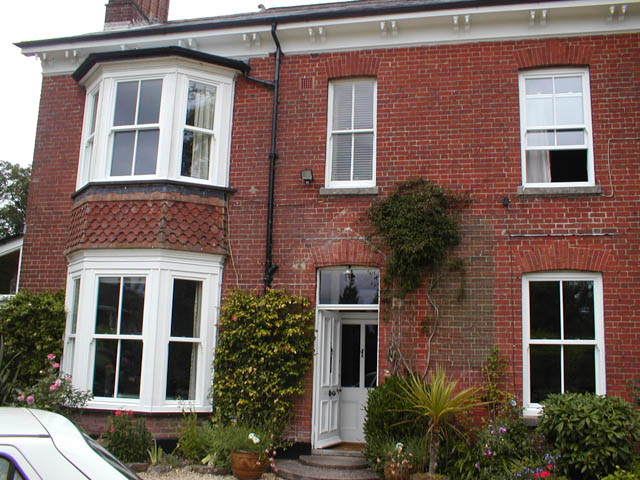 A photograph of an Applewood Joinery Ltd traditional vertical sliding sash window.