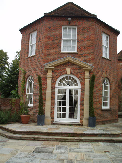 A photograph of an Applewood Joinery Ltd traditional vertical sliding sash window.
